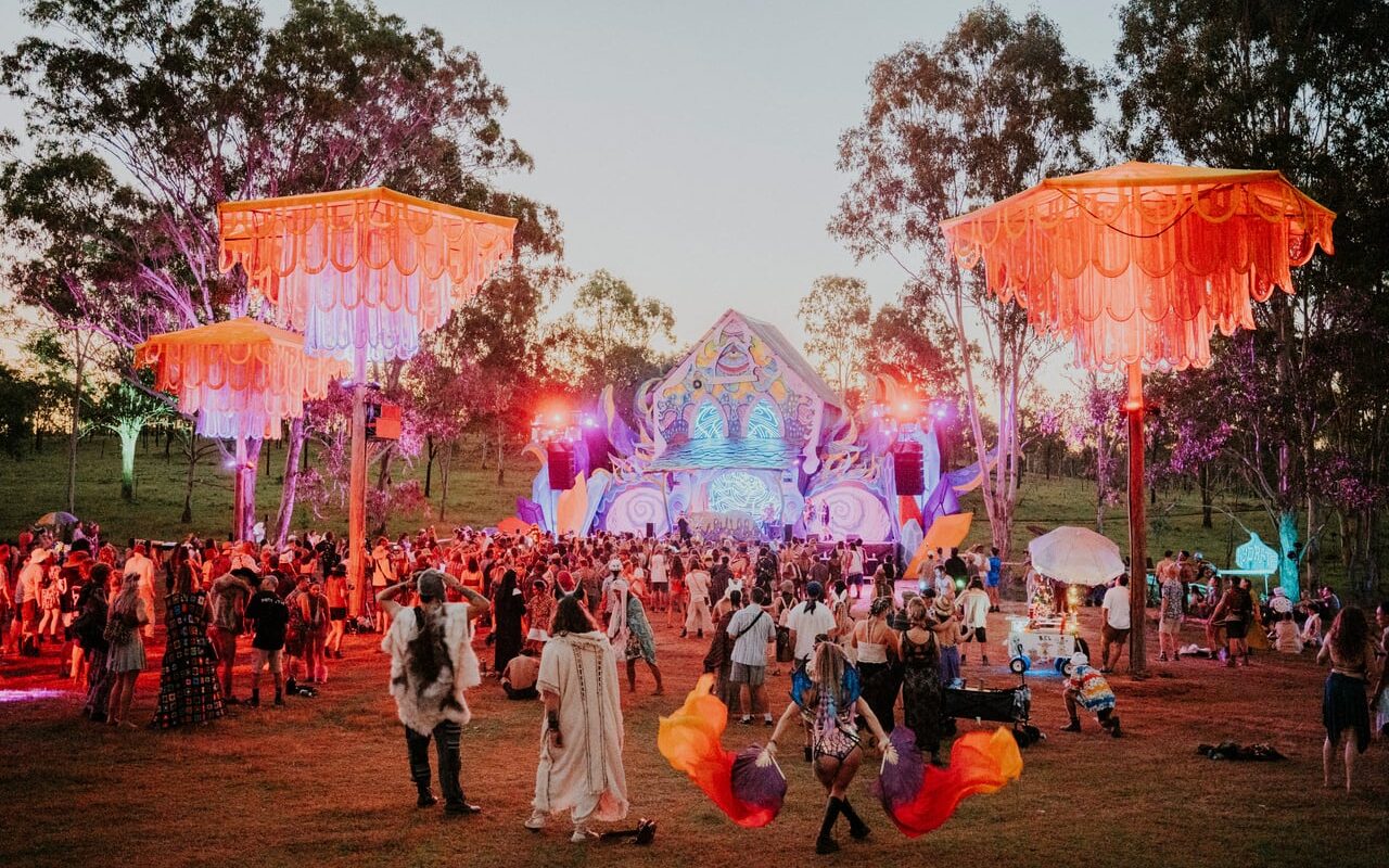 Rabbits Eat Lettuce - Queensland, Australia | RutaPsy