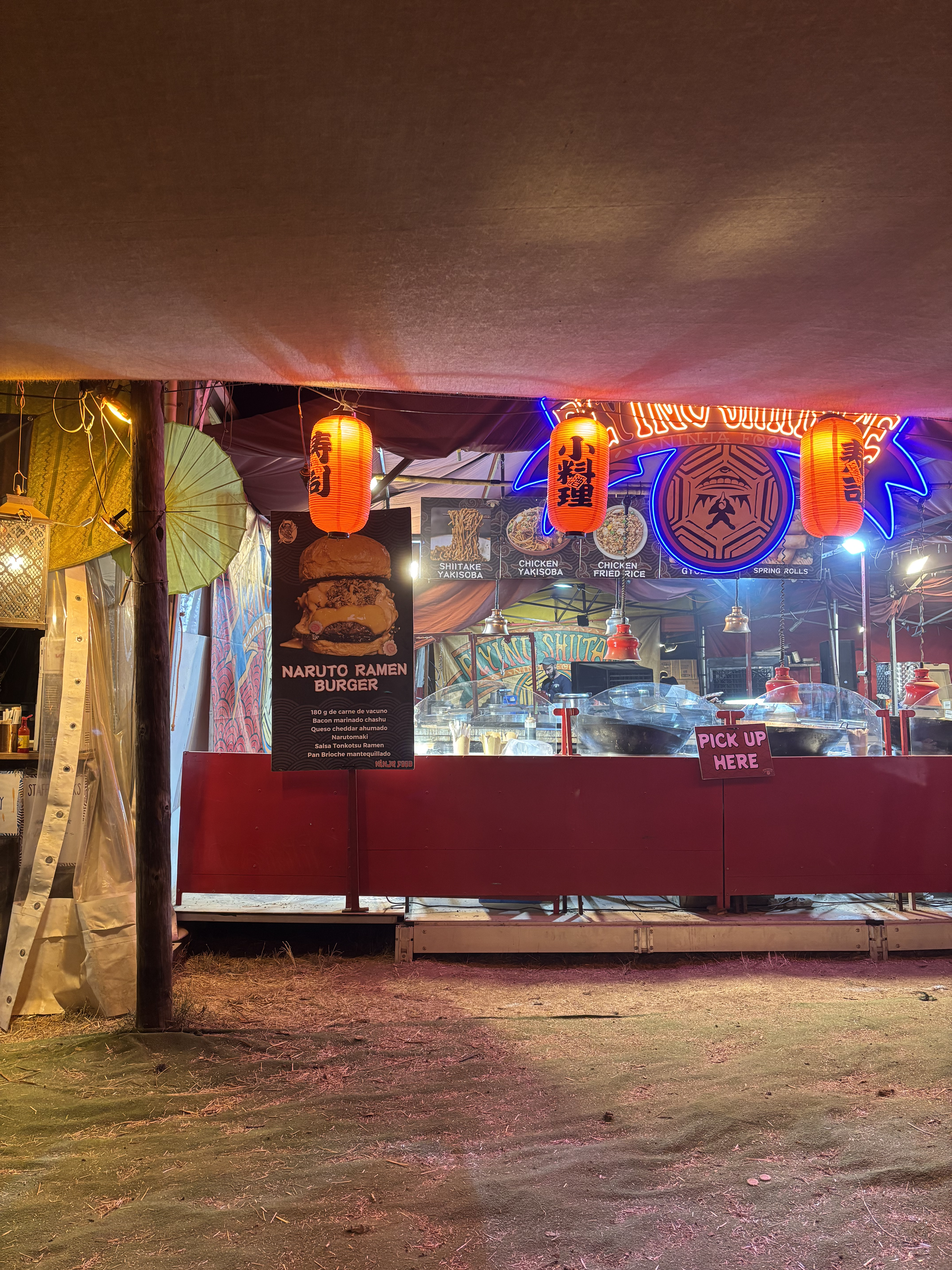 Pizza dentro de Boom Festival