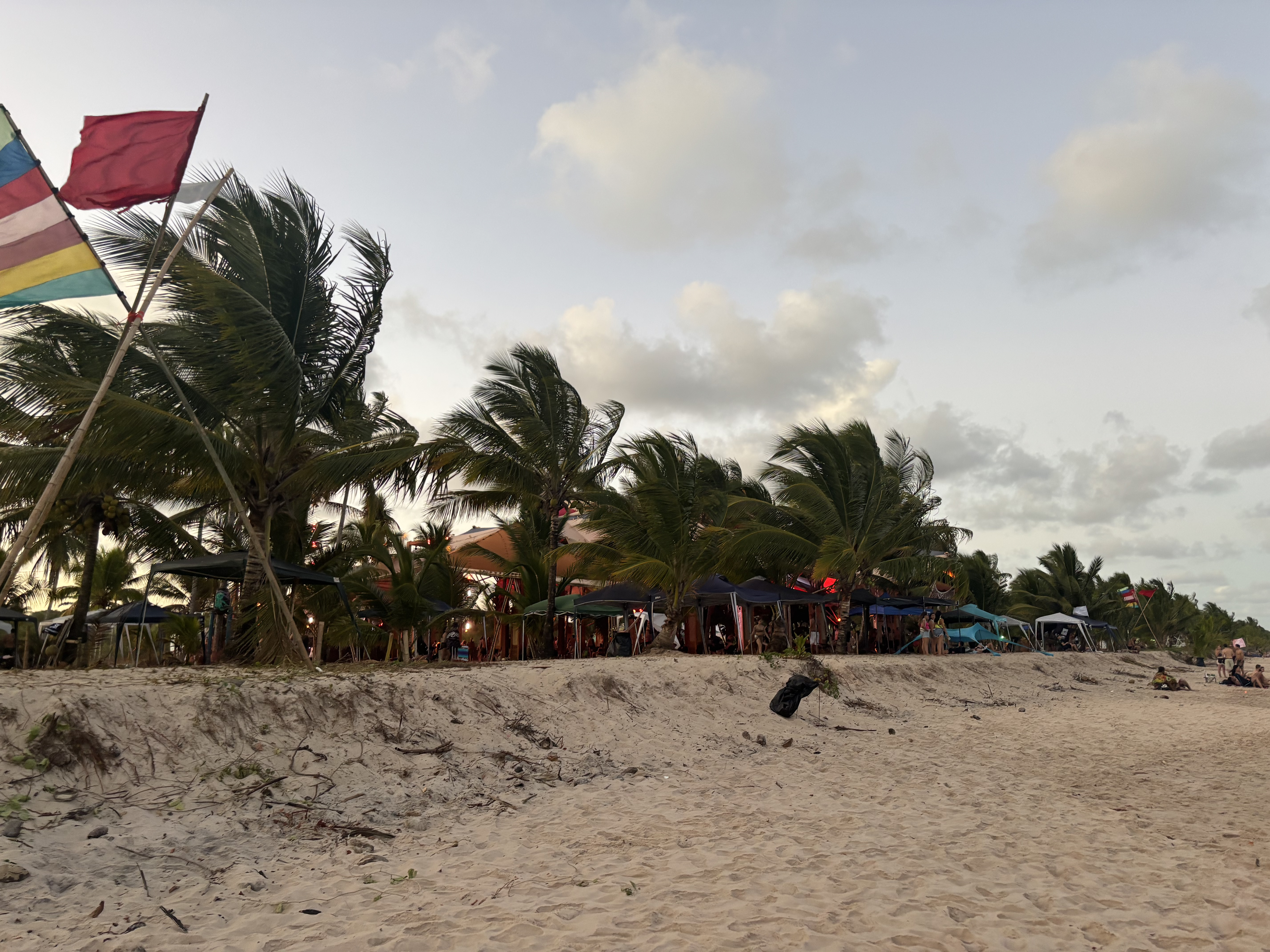 Ambiente de Universo Paralello en Praia de Pratigi